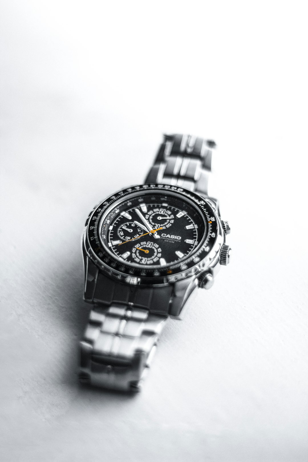 Phân Biệt Đồng Hồ Cơ (Automatic) và Thạch Anh (Quartz)